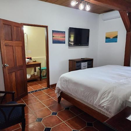 The Bnb On Triggerfish Close To The Airport Ladyville Zewnętrze zdjęcie