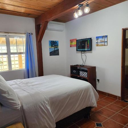 The Bnb On Triggerfish Close To The Airport Ladyville Zewnętrze zdjęcie